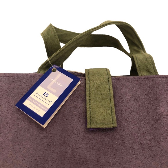 Lavender and Green Toiletries Travel Case - Picture 5 of 14